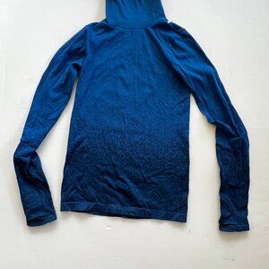 Athleta Flurry‎ Base Layer Turtle Neck Long Sleeve Womens Size XS Color Blue